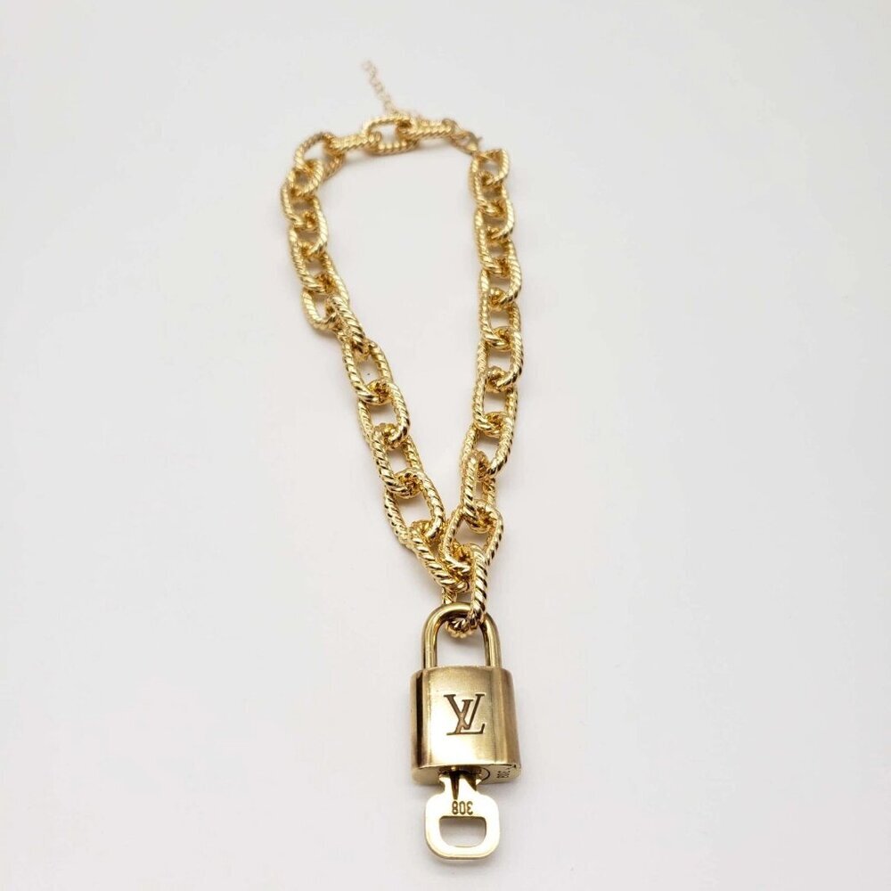 Authentic Louis Vuitton Gold Lock & Key 🔐 Unbranded Gold Plated Necklace - Picture 10 of 12
